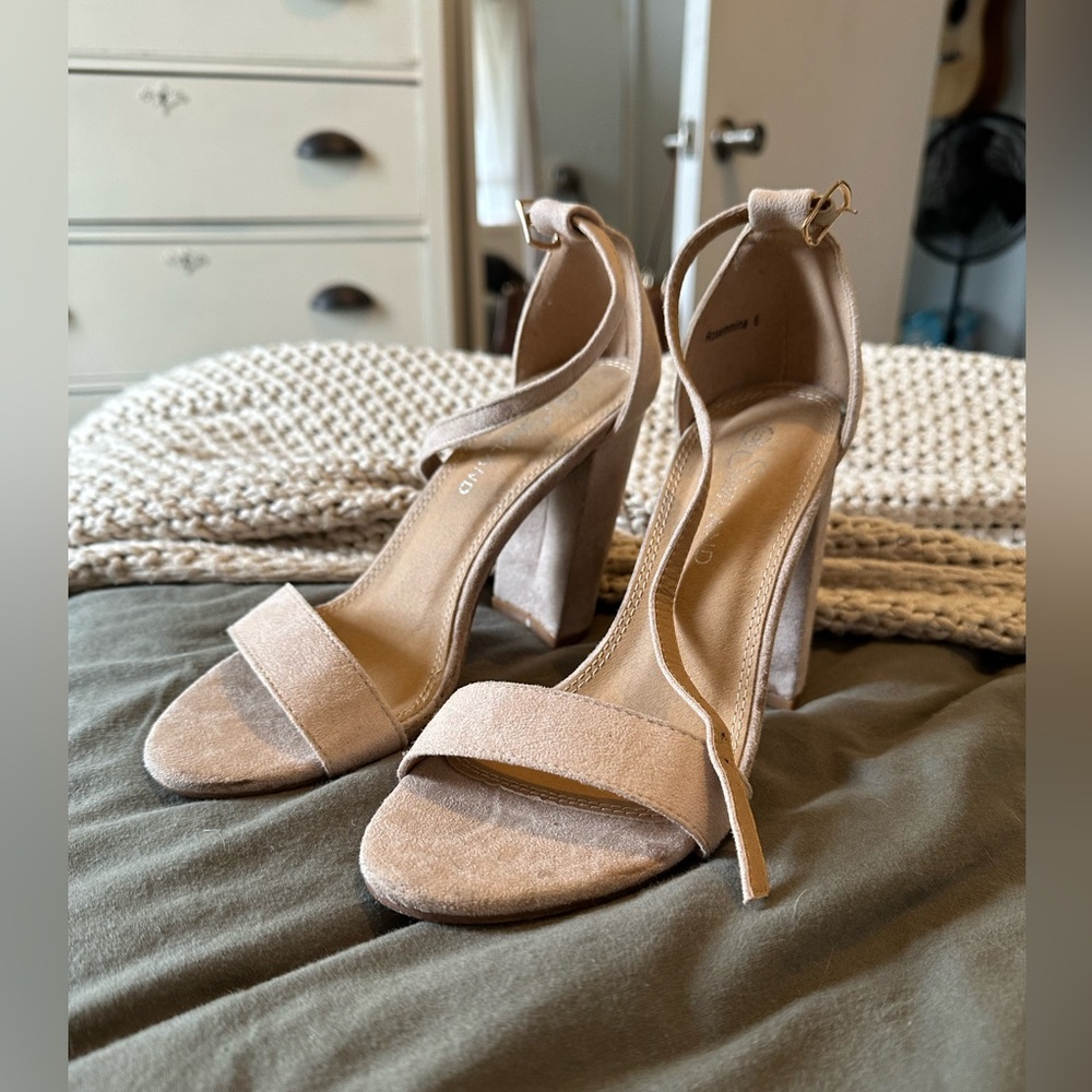 Like new Nude/pink 3.5 inch Heels
